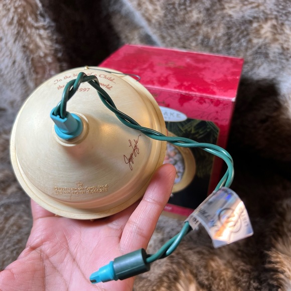 1997 Hallmark Keepsake Madonna and Child Magic Lighted Ornament ORIGINAL BOX - Picture 5 of 7